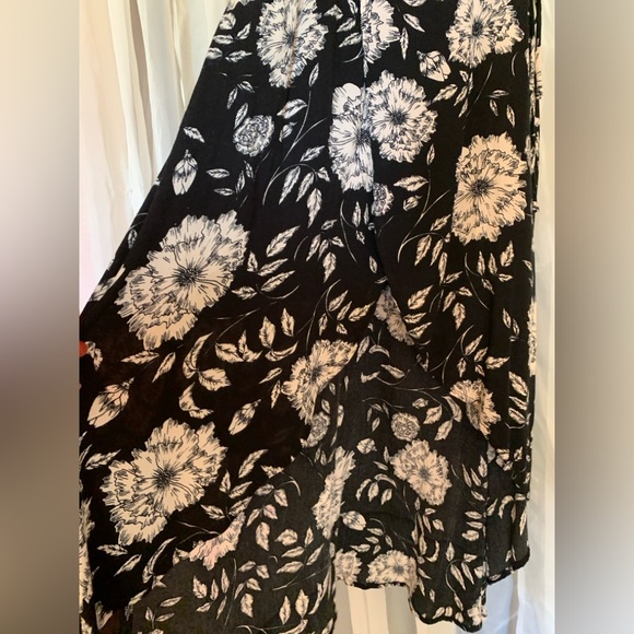 Lush floral wrap dress, size M ( small bust ) - Picture 7 of 7